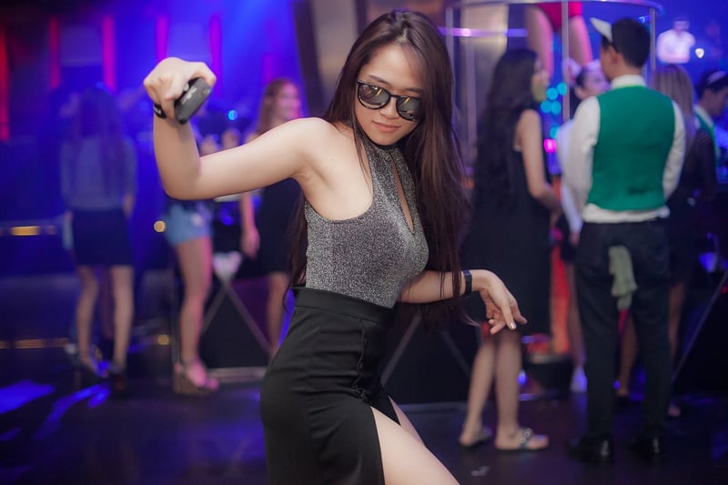 Justin Bieber partying at a nightclub